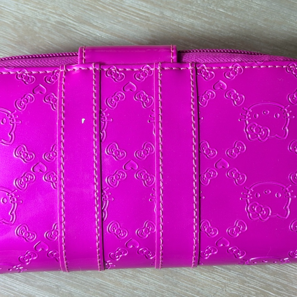 Hello Kitty Pink Embossed Wallet - Picture 9 of 9